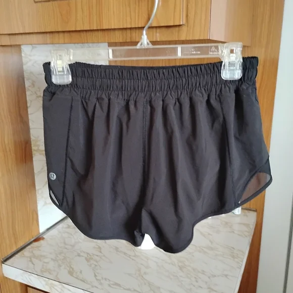 Lululemon Hotty Hot Short II *2.5", Black, Size 6 - Picture 9 of 15